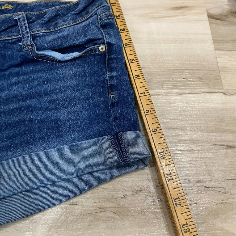 Arizona Jeans Women’s Size 7 Rolled Cuff Denim Shorts Mid Rise 0245 - Picture 2 of 6